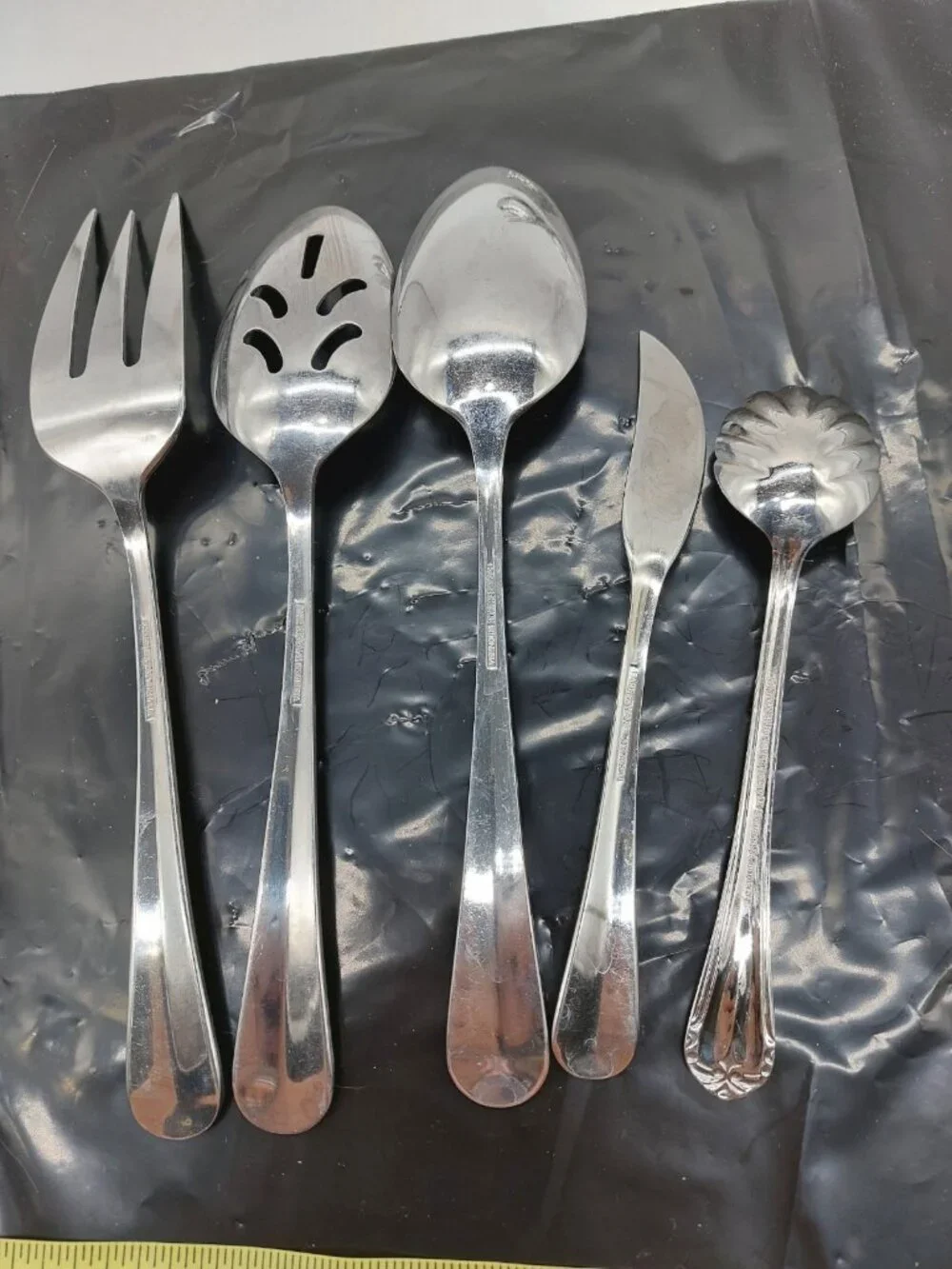 Farberware Flatware Serving 2 Spoon 1 Fork 1 Butter Knife 1 Sugar Set Of 5